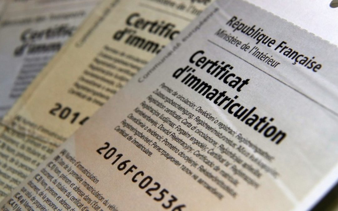 Photos de certificats d'immatriculation français (carte grise)